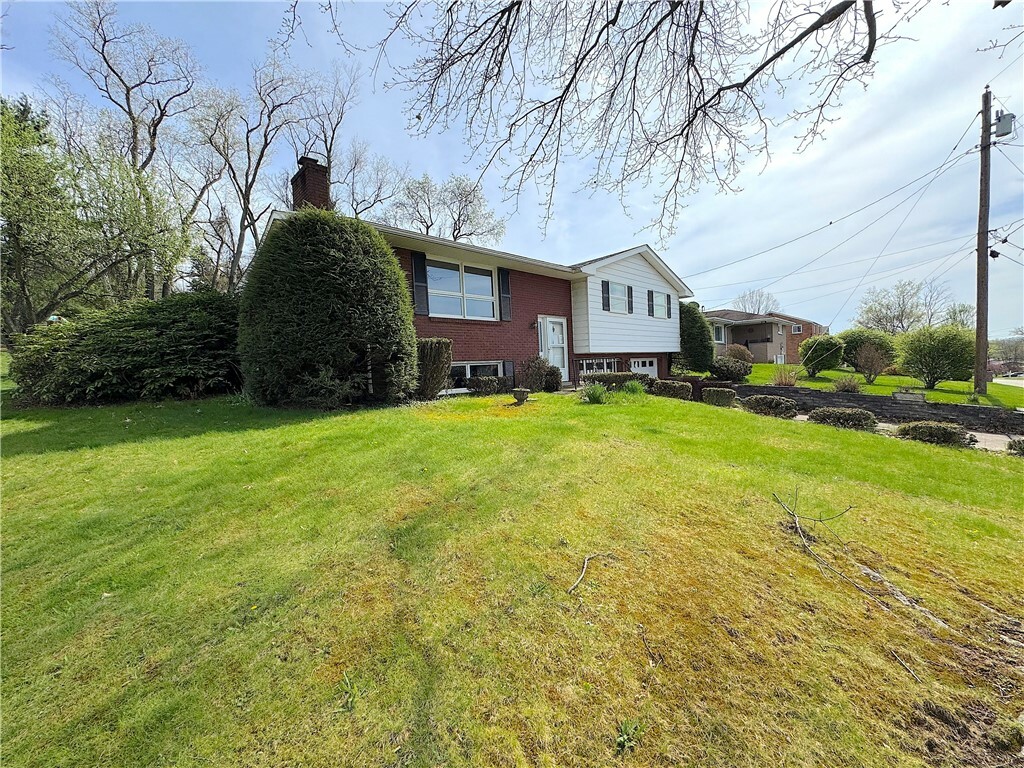 Property Photo: 3 Sunbirch Dr PA 15644