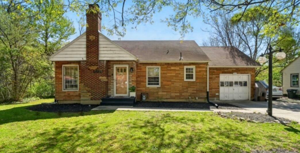 Property Photo: 1702 Beaverbrook Drive OH 45432