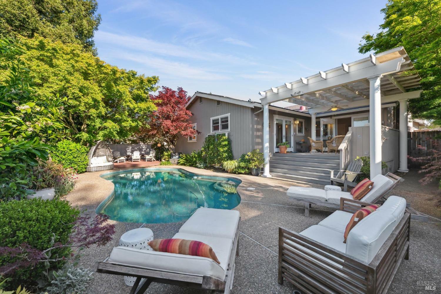 Property Photo:  119 Smith Court  CA 95448 
