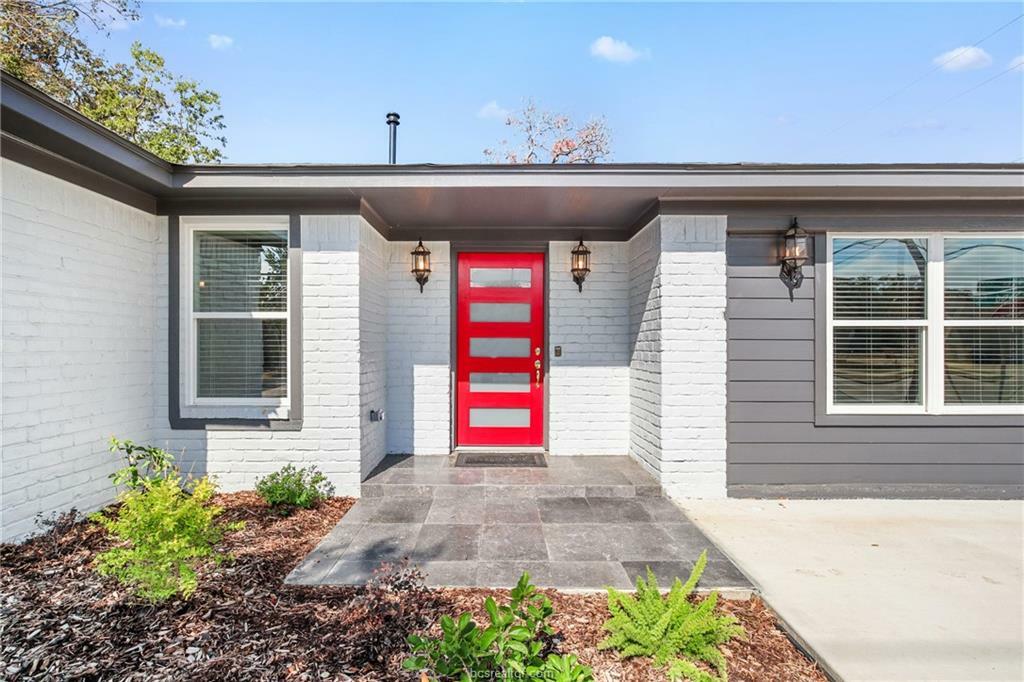 Property Photo: 3004 Woodville Road TX 77803