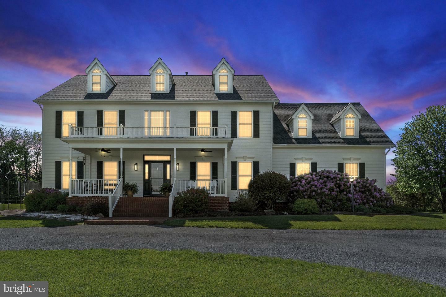Property Photo: 37000 Cardigan Place VA 20132
