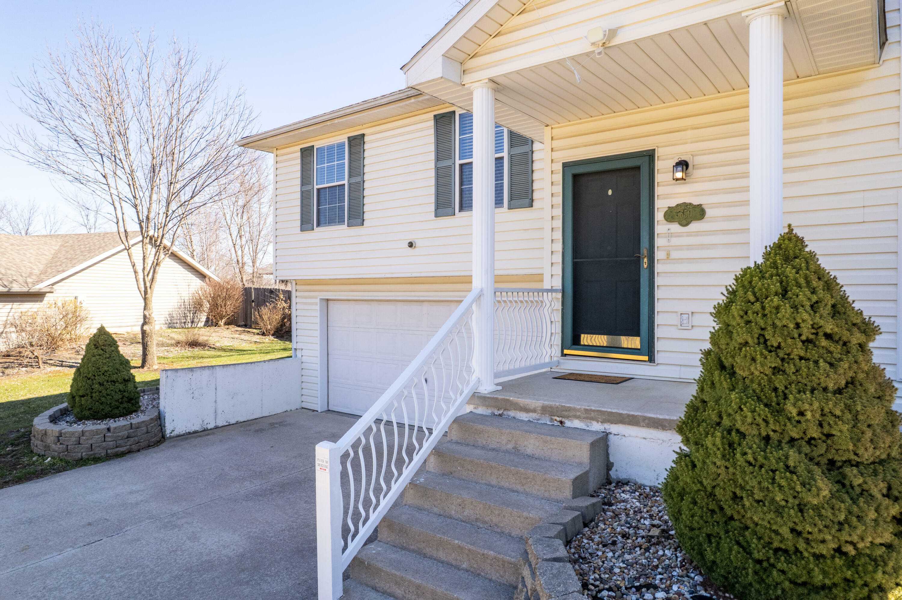 Property Photo: 5650 N Autumn Dr MO 65202