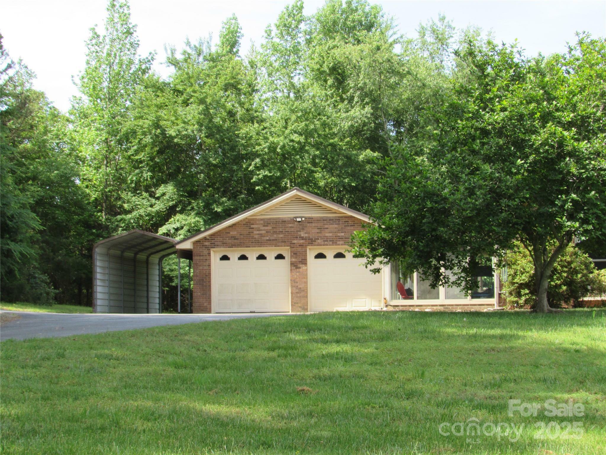 Property Photo: 5908 Tanson Trail NC 28103