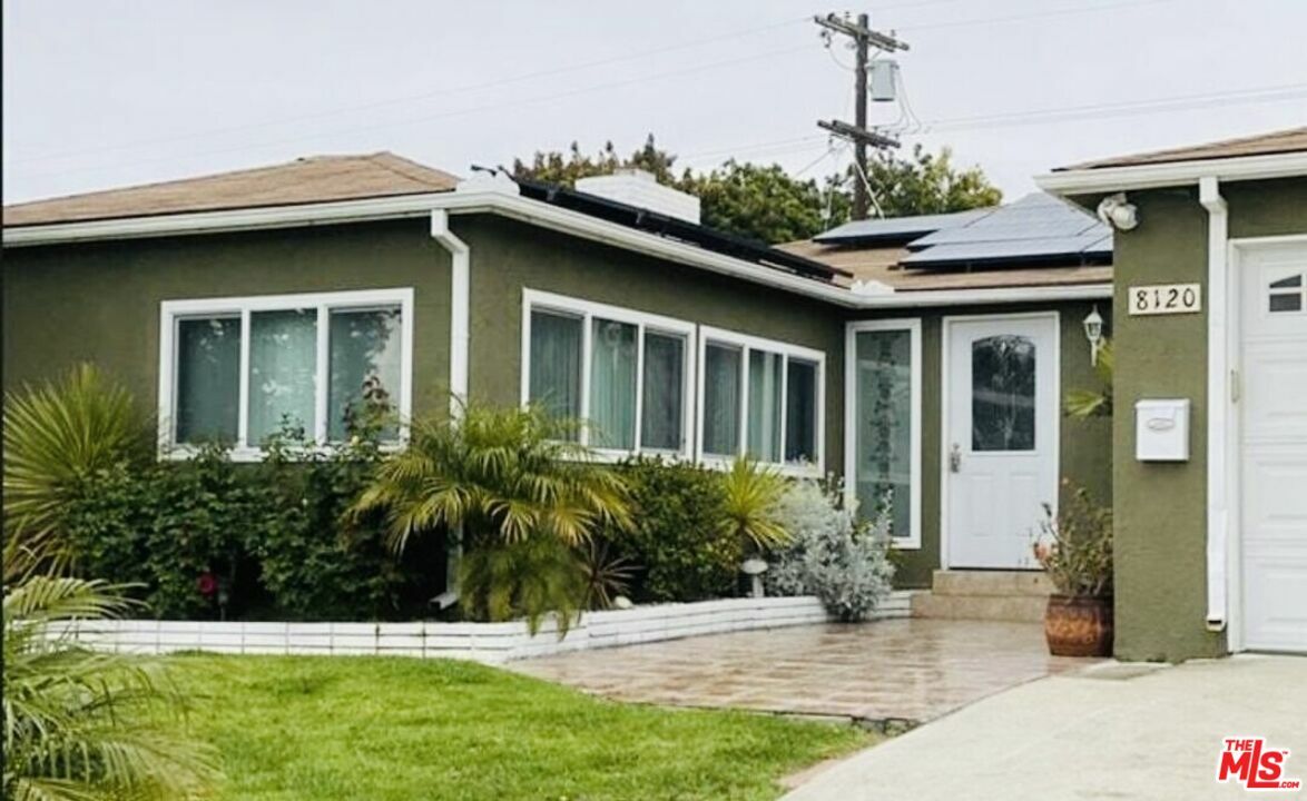 Property Photo: 8120 Winsford Ave CA 90045