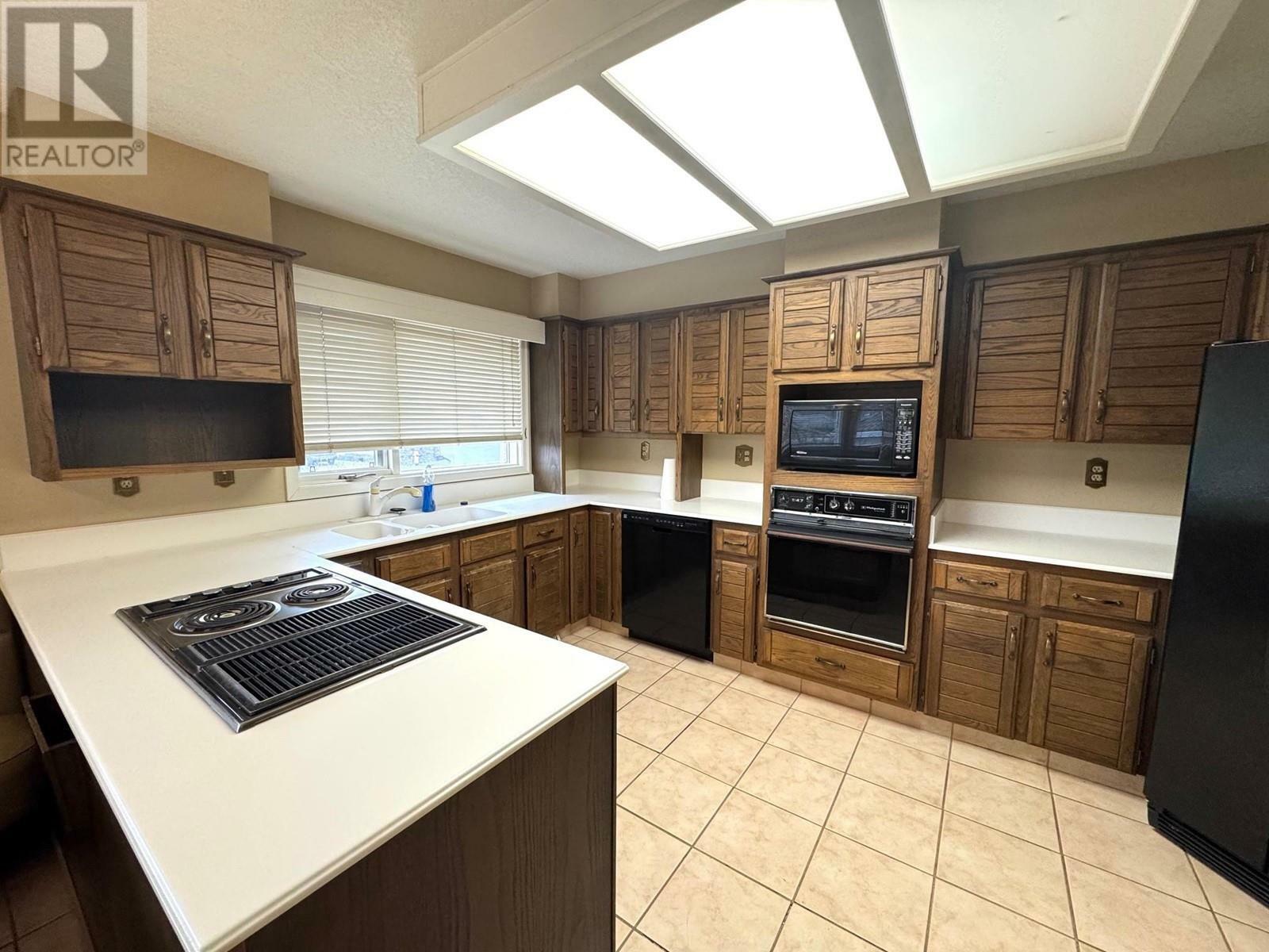 Property Photo: 476 Pevero Place BC V2H 1S1