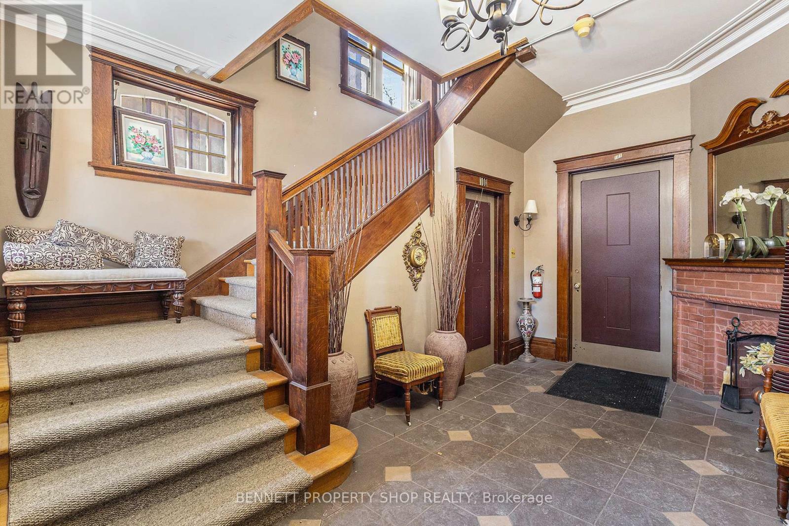 Property Photo:  17 Marlborough Avenue  ON K1N 8E6 