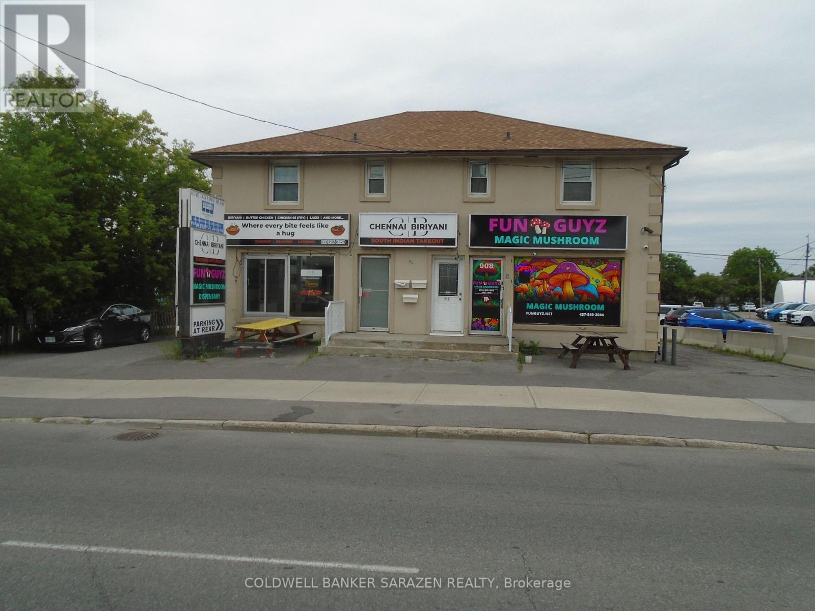 Property Photo: 912 North St Laurent Boulevard North ON K1K 3B3