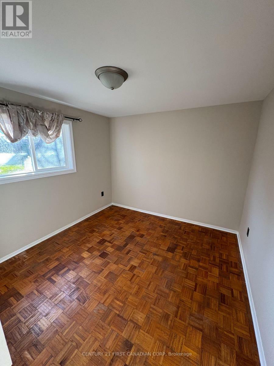 Photo de la propriété: 60 Dillabough Street ON N5Z 2B8