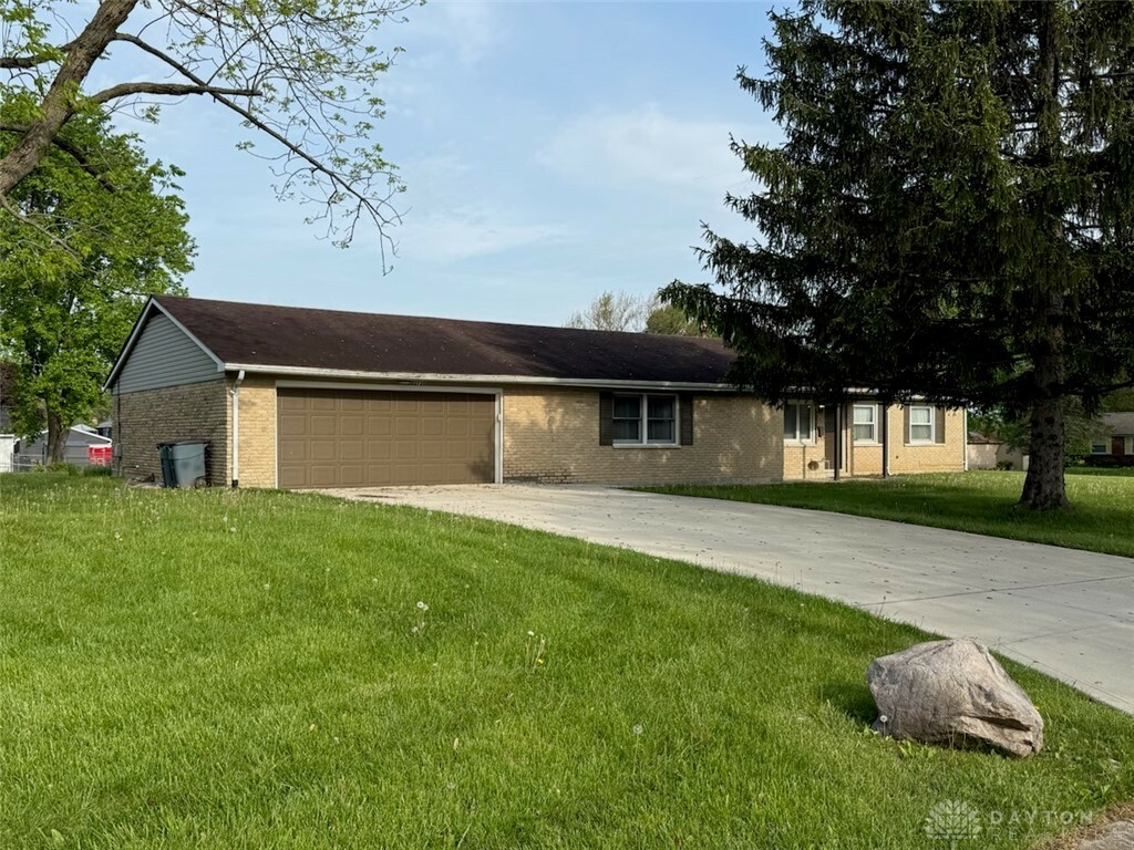 Property Photo: 2720 Shelburne Lane OH 45430