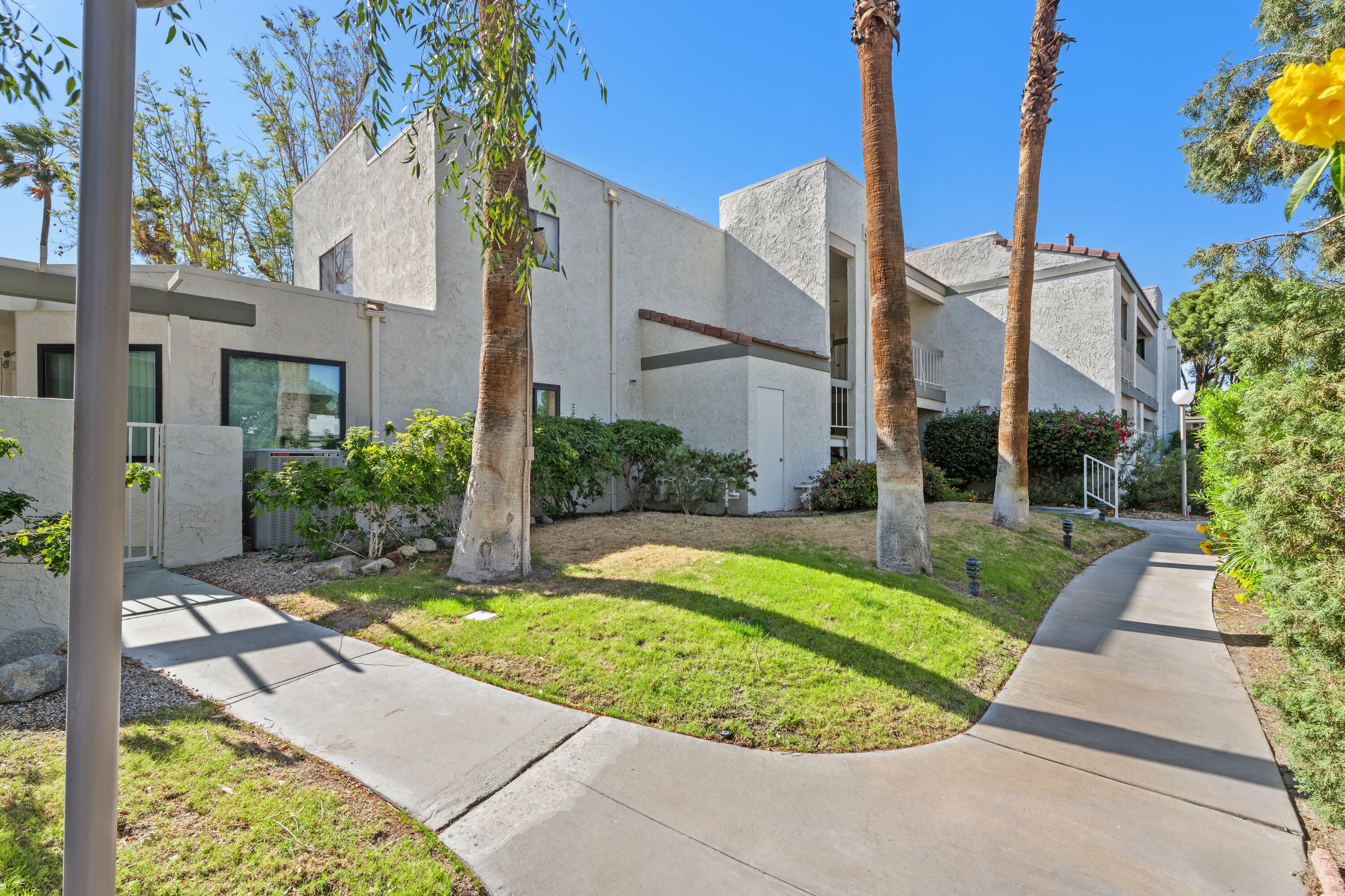Property Photo: 483 E Via Escuela 722 CA 92262