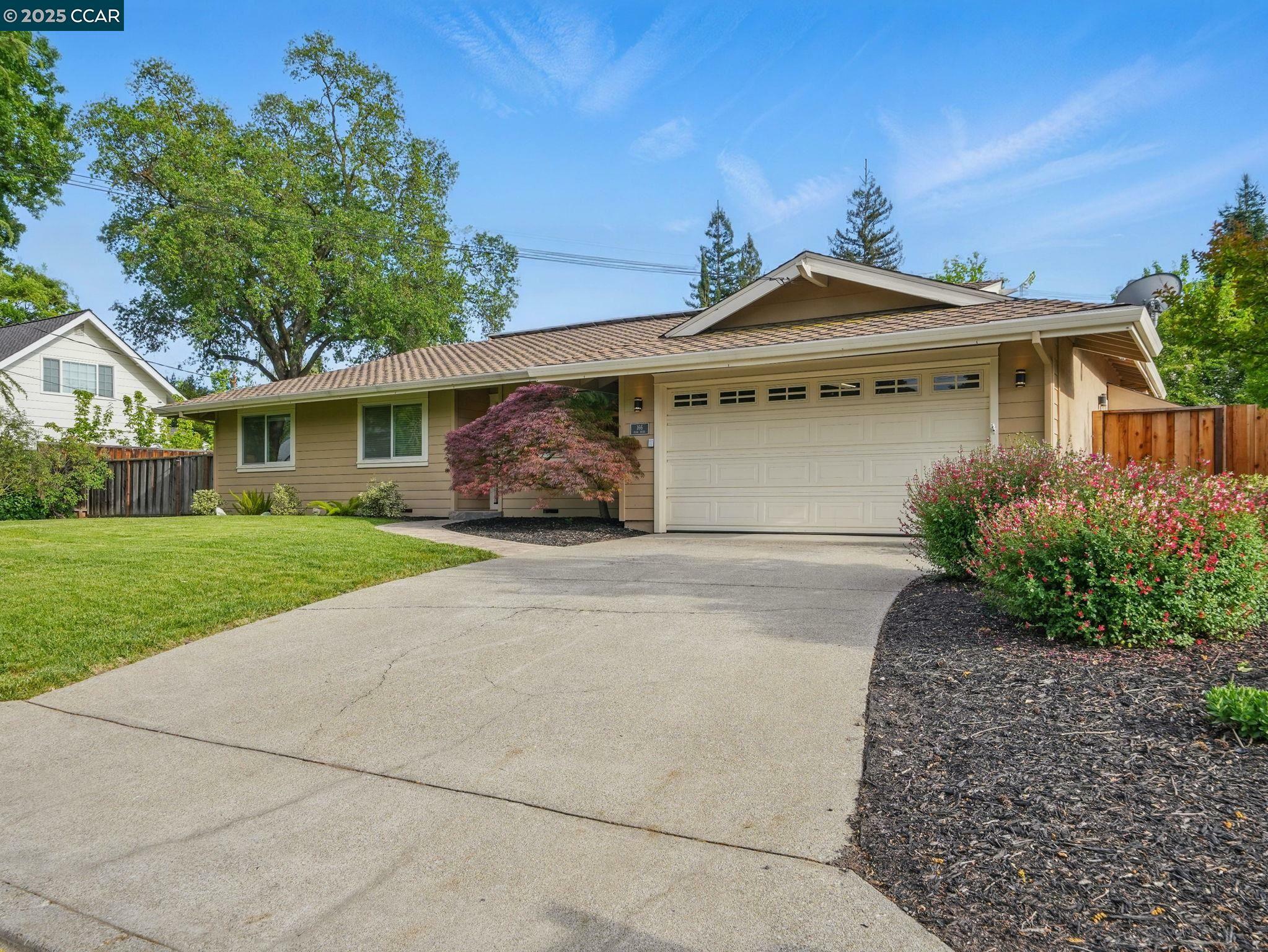 Property Photo: 166 Roan Dr CA 94526