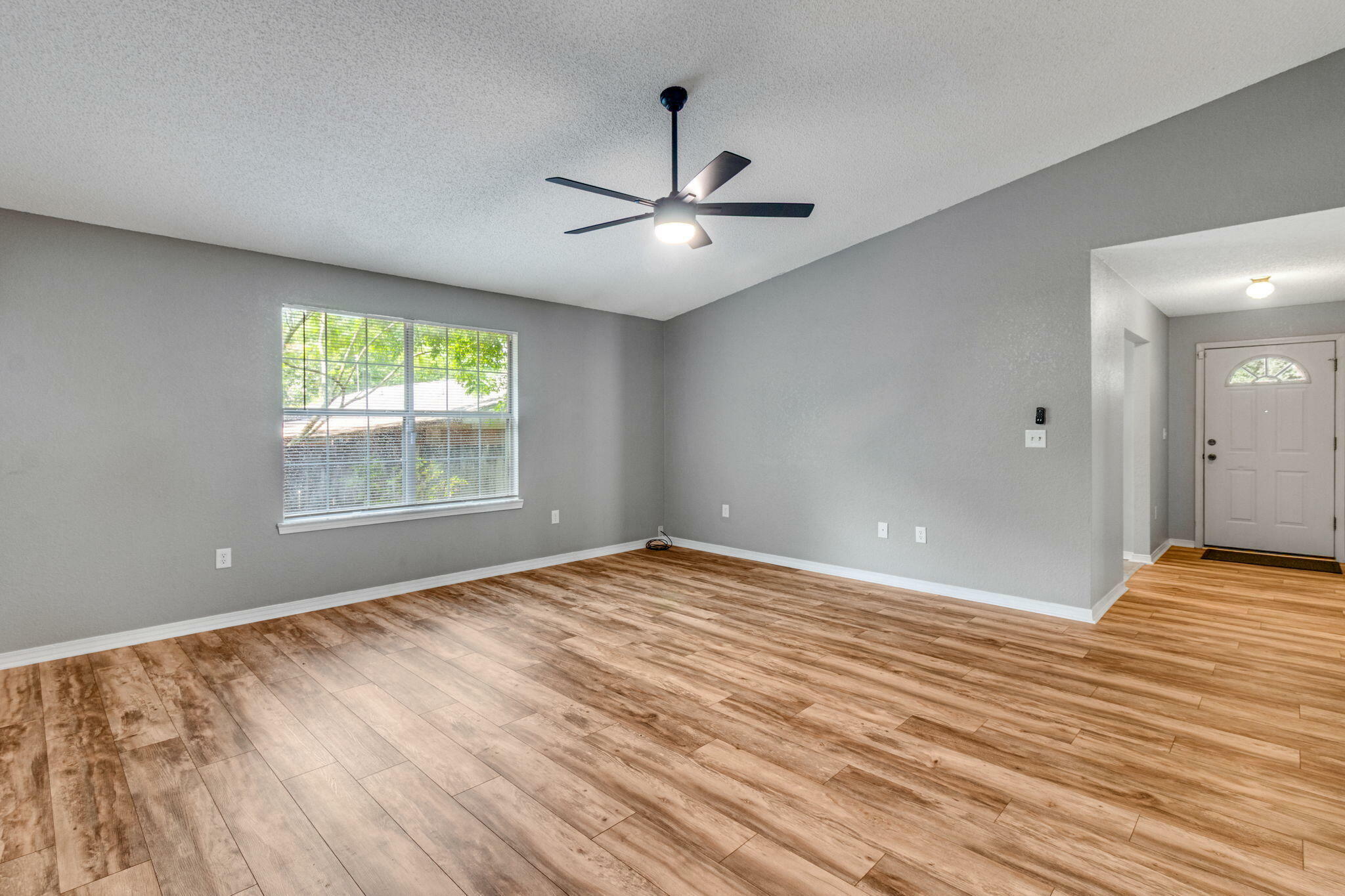Property Photo: 960 Valley Road FL 32539