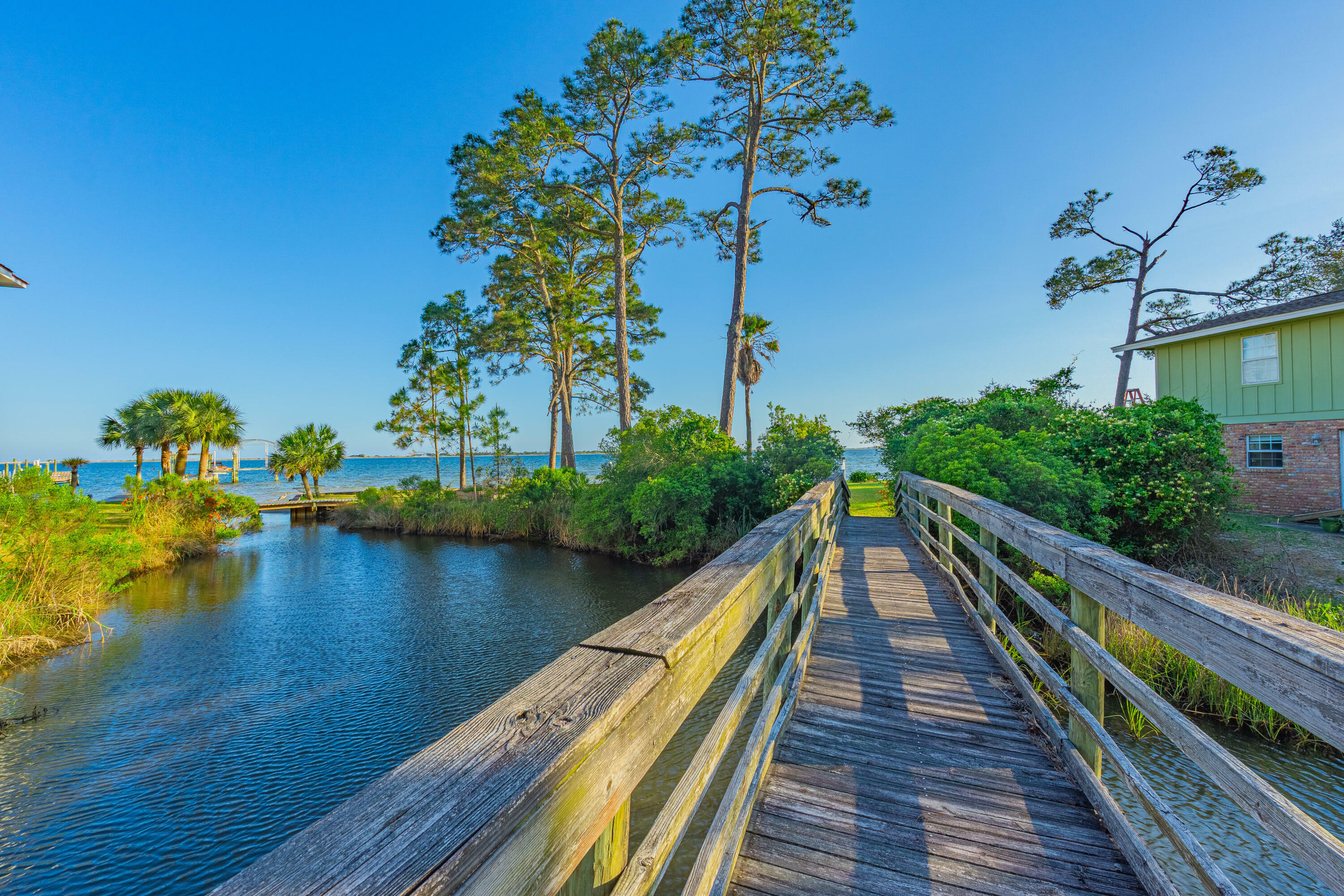 Property Photo: 441 Atwater Court FL 32569
