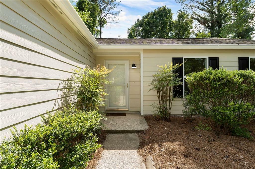 Property Photo: 102 River Oaks Drive GA 30188