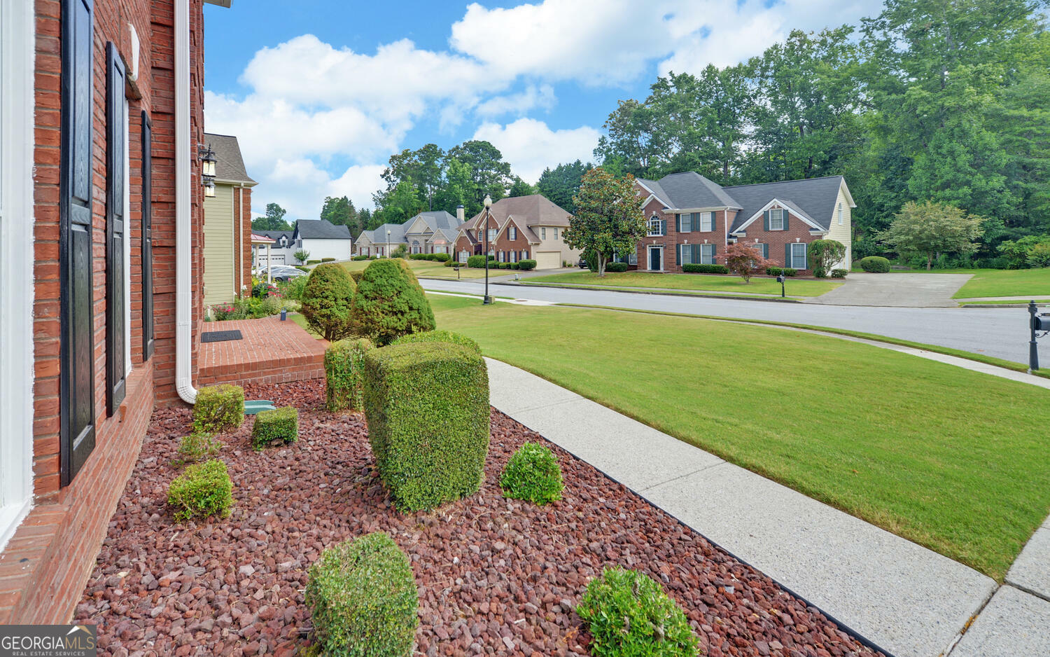 Property Photo: 1871 Birch Briar Bend GA 30043