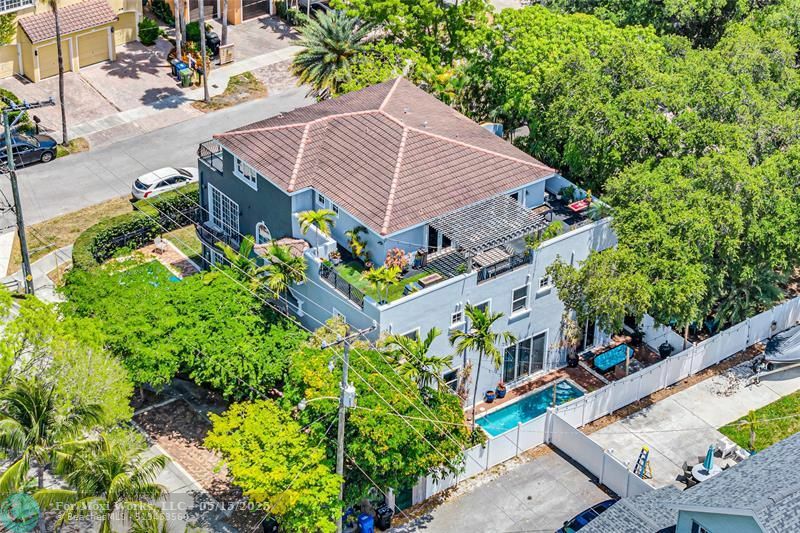 Property Photo: 488 SW 5th Ave 488 FL 33315