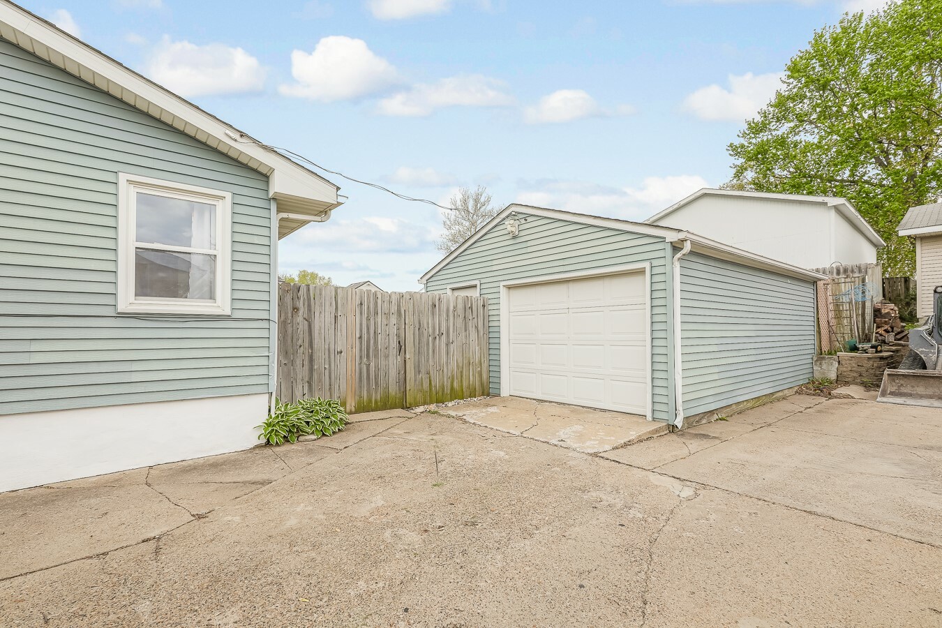 Property Photo: 810 S Dayton Street IA 50138
