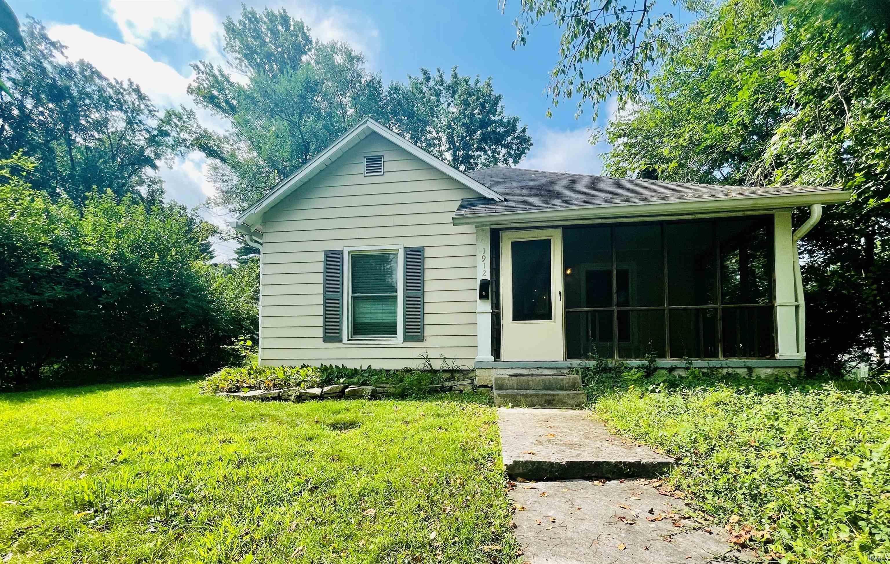 Property Photo: 1912 E Hunter Avenue IN 47401