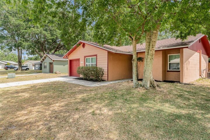 Property Photo:  1313 Periwinkle Court  FL 33811 