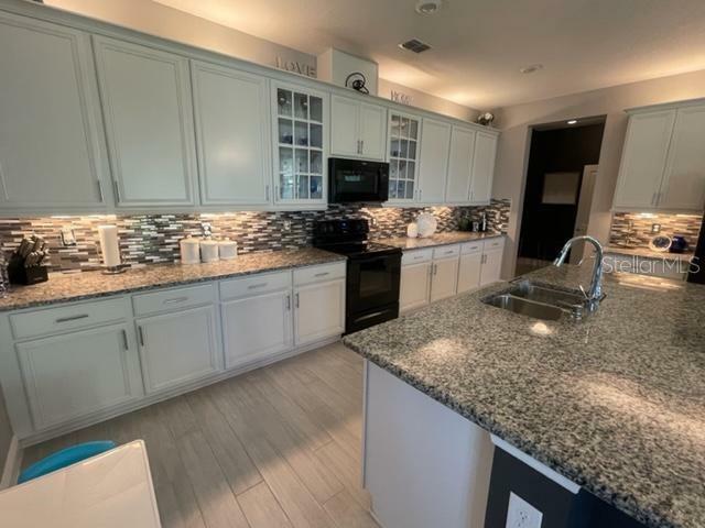Property Photo: 14005 Peach Orchard Way FL 34787