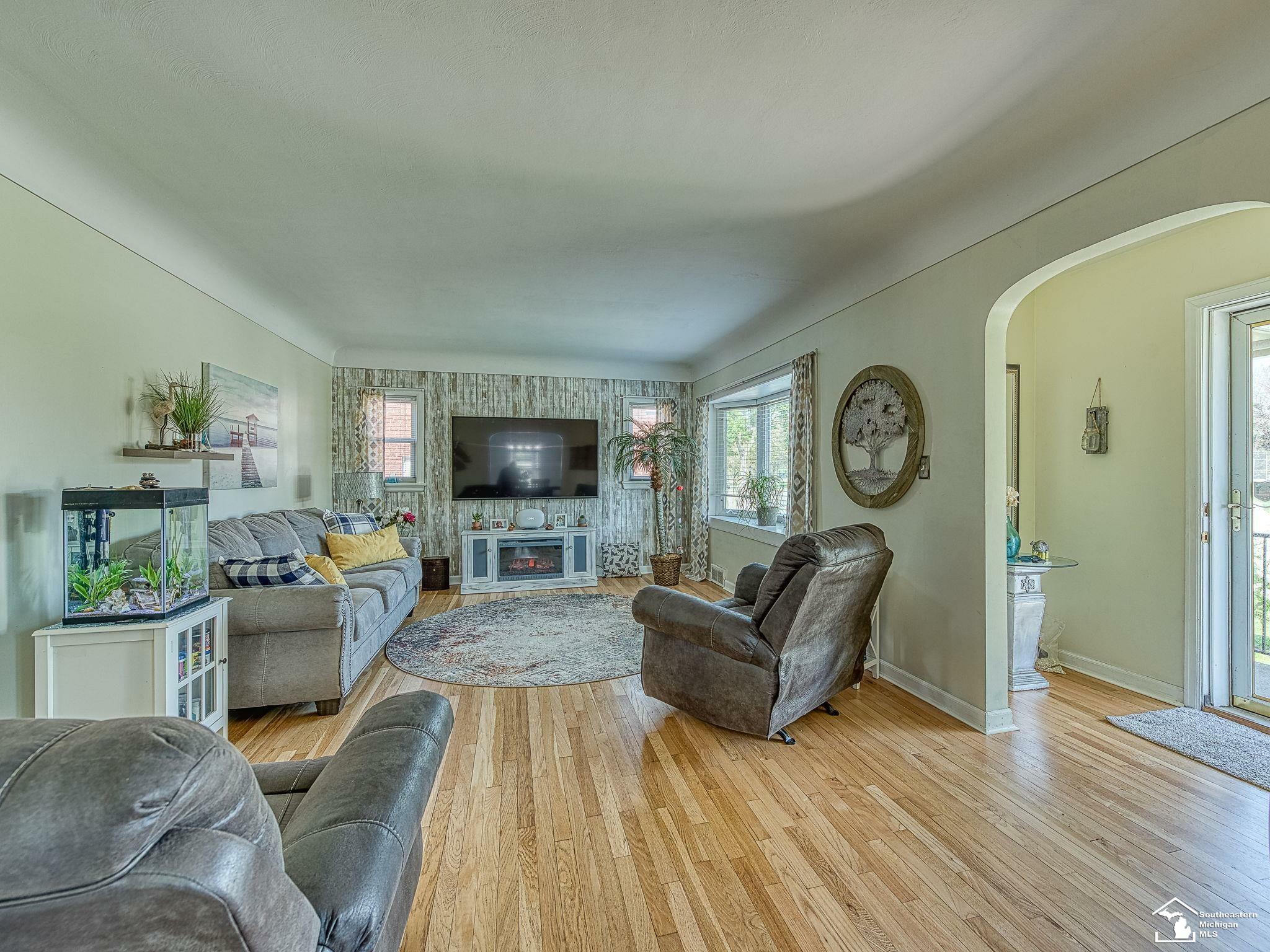 Property Photo: 814 E Front Street MI 48161