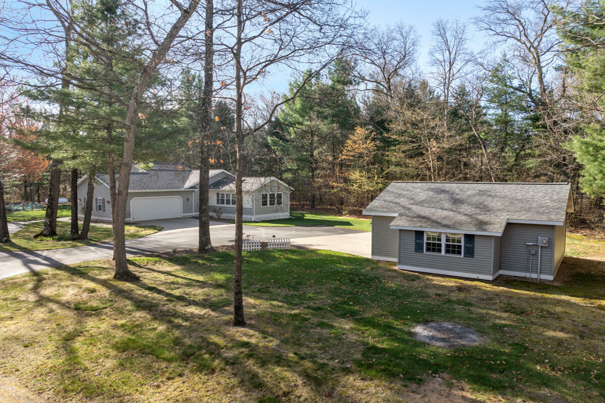 19905 Maple Lane  Howard City MI 49329 photo