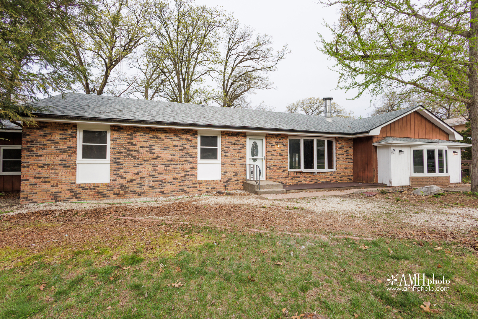 Property Photo: 2214 N Bur Oak Court IL 60913