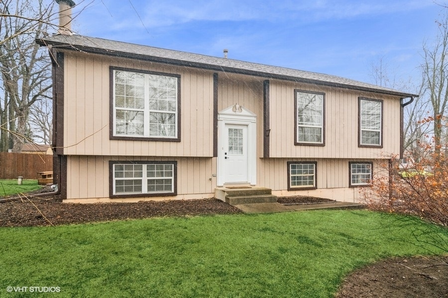 Property Photo: 23726 N Overhill Drive IL 60047