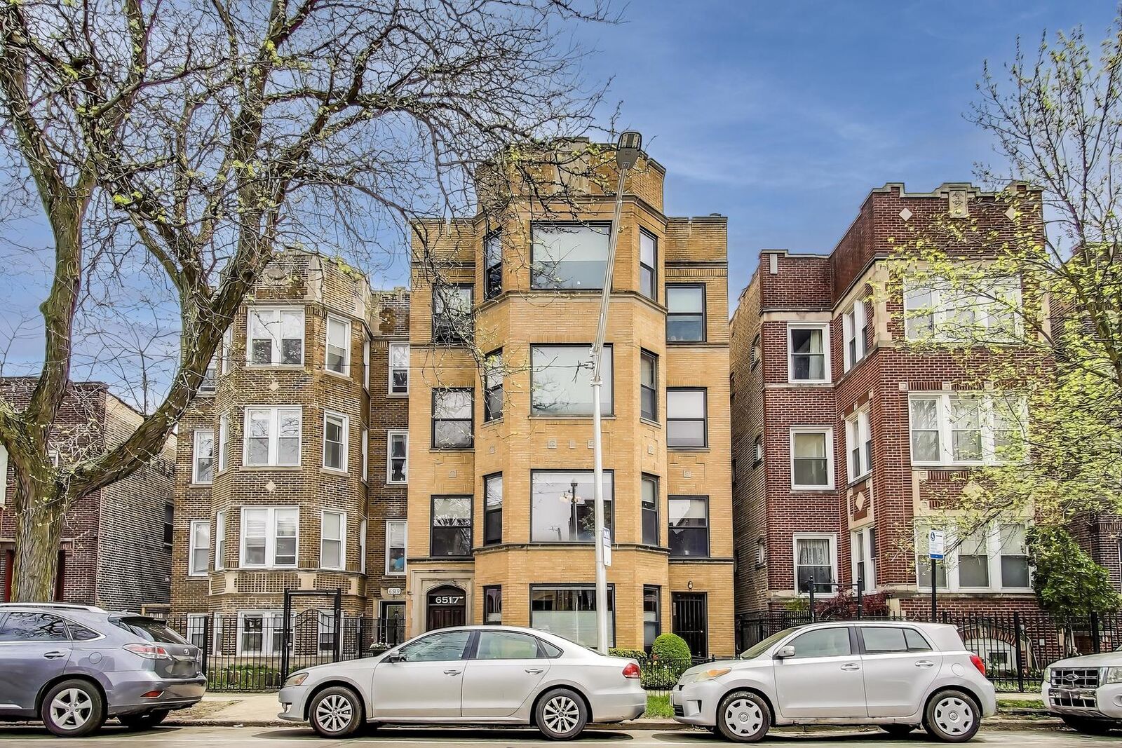 Property Photo: 6517 N Ashland Avenue 1 IL 60626