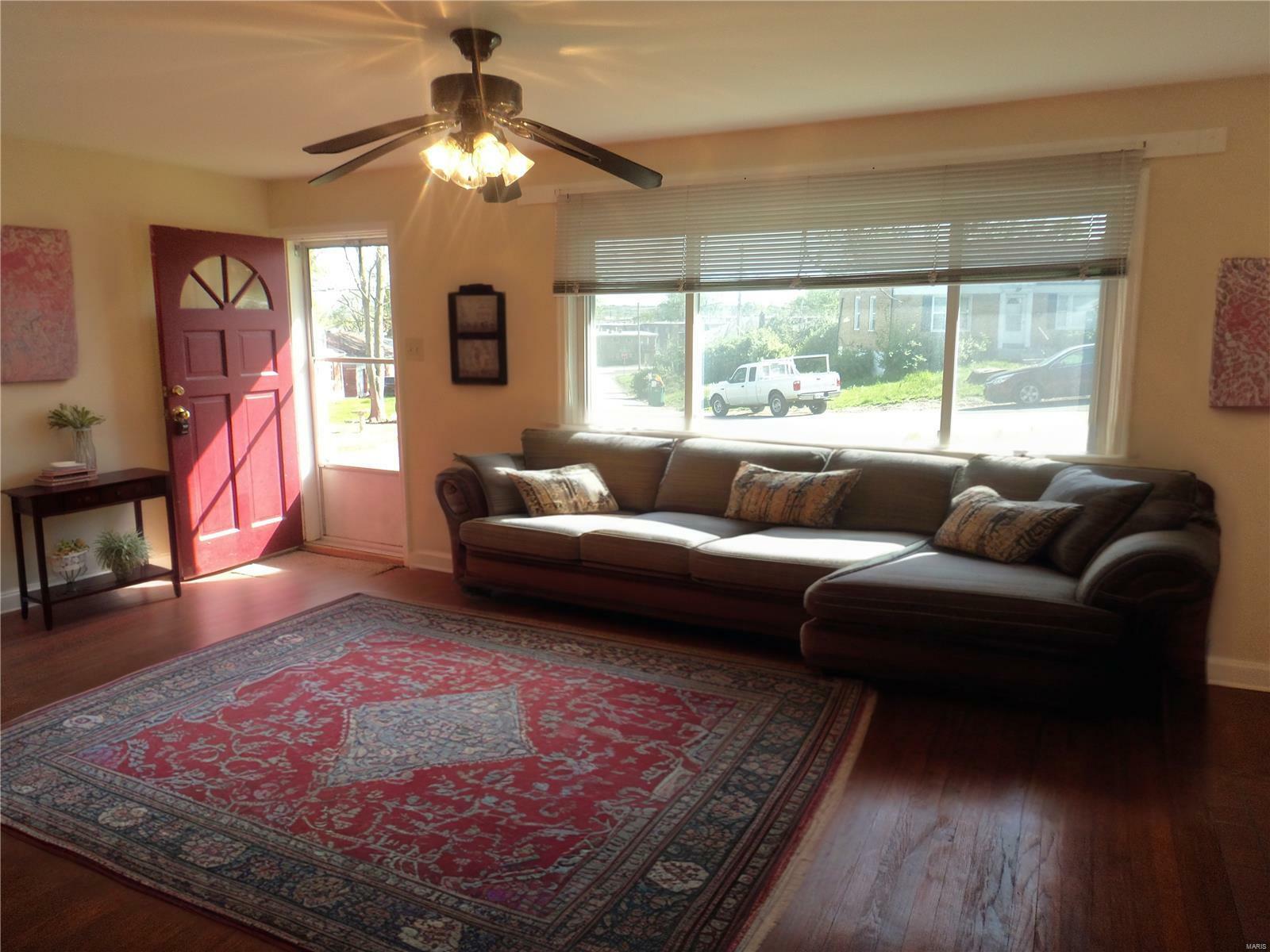 Property Photo: 823 Fontaine Place MO 63137