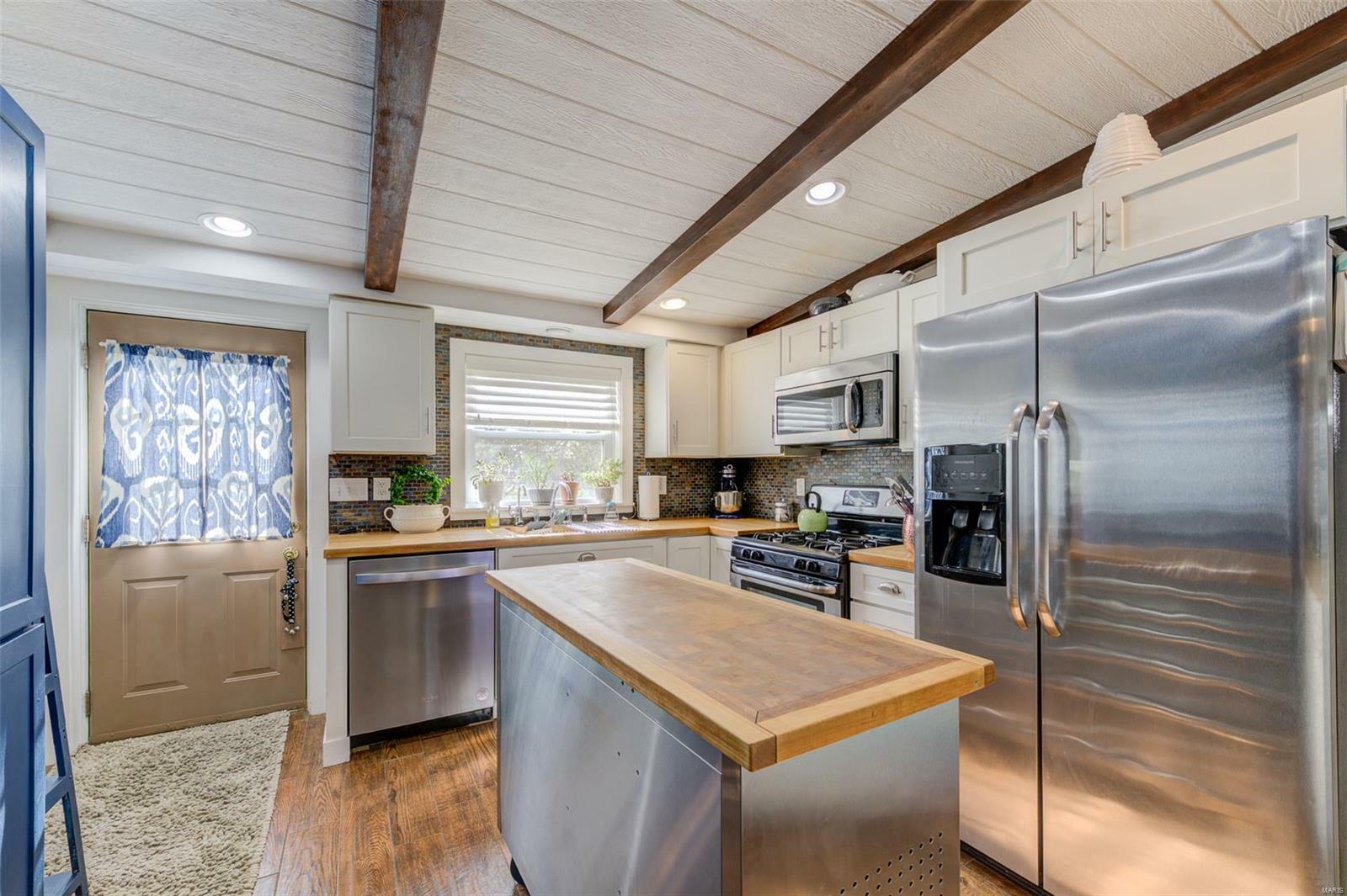 Property Photo: 1712 Dyer Avenue MO 63114