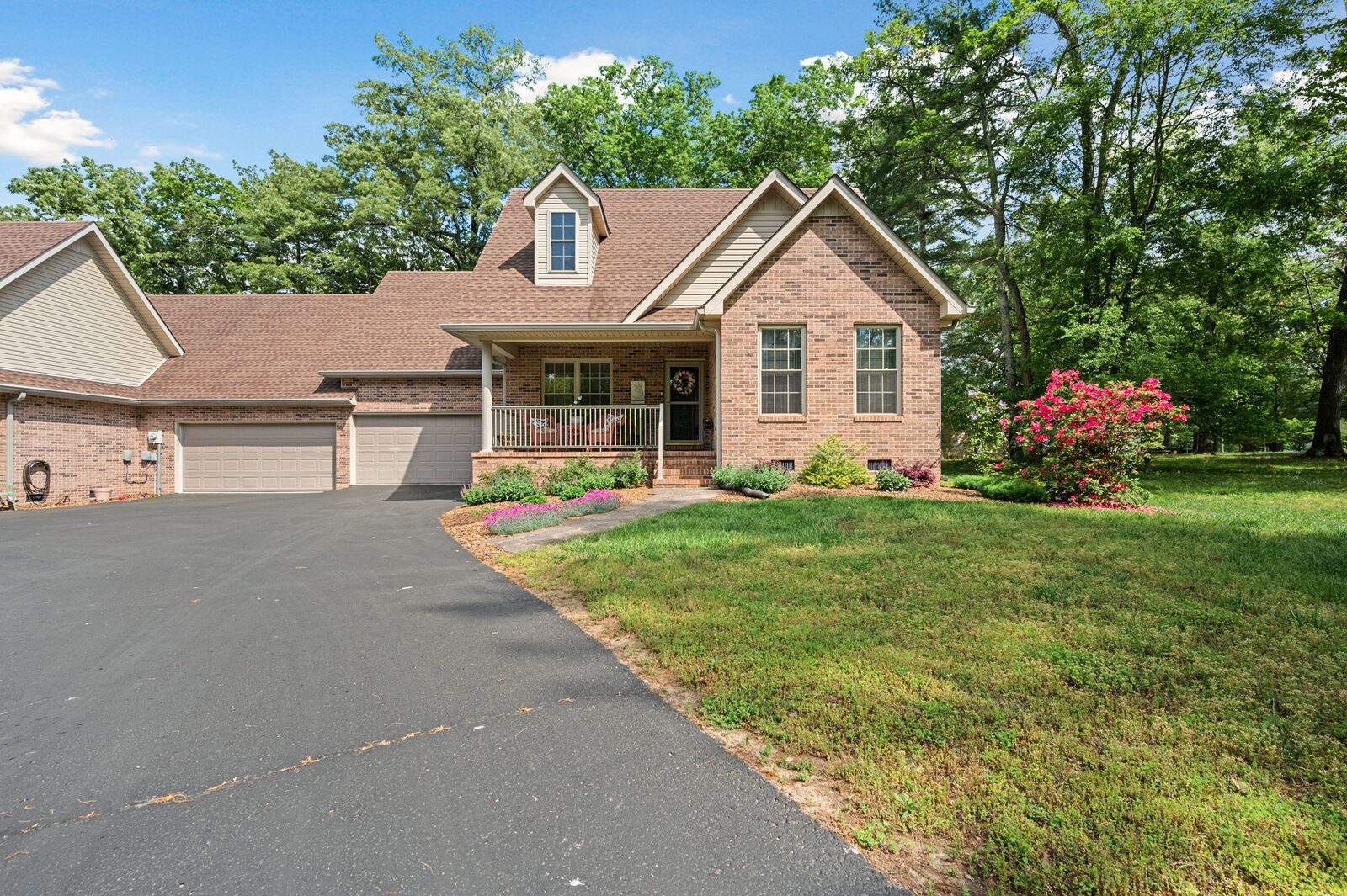 Property Photo:  806 Forrest Dr  TN 37388 