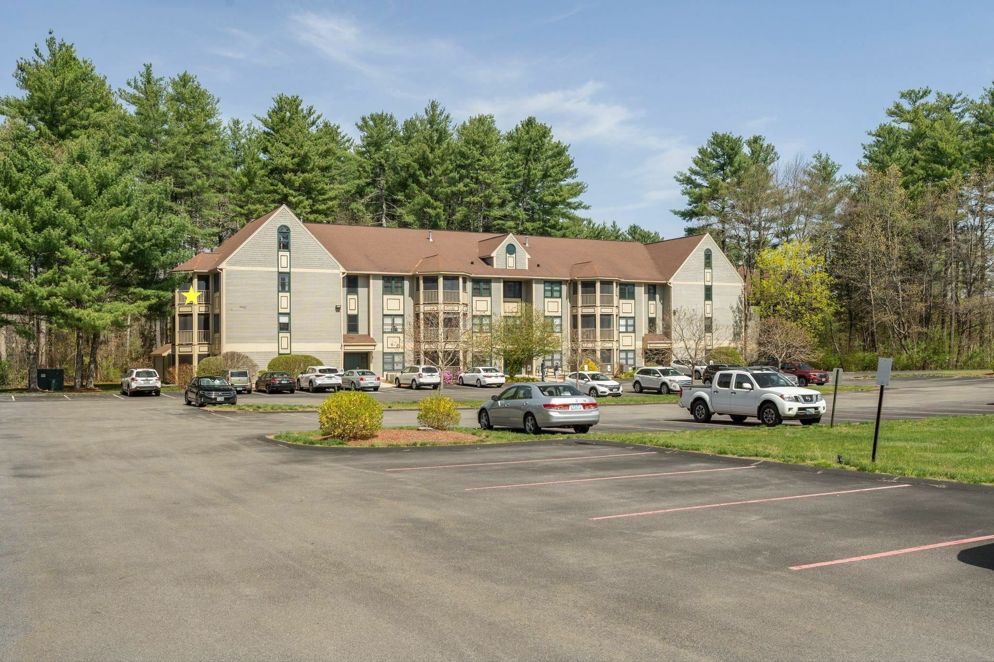 Property Photo: 3 Mayfair Lane NH 03063