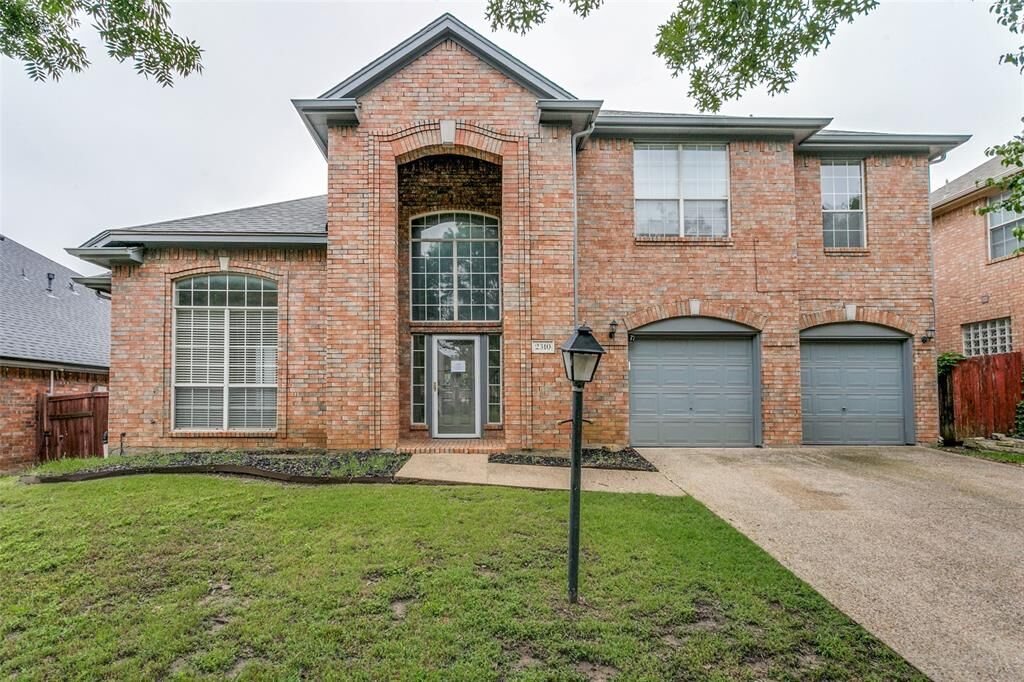 Property Photo: 2310 Crest Park Drive TX 76006