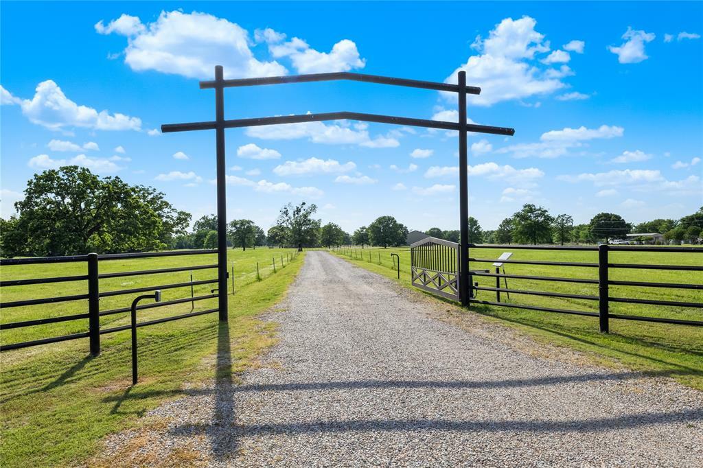 Property Photo: 3549 Farm Road 69 N TX 75482