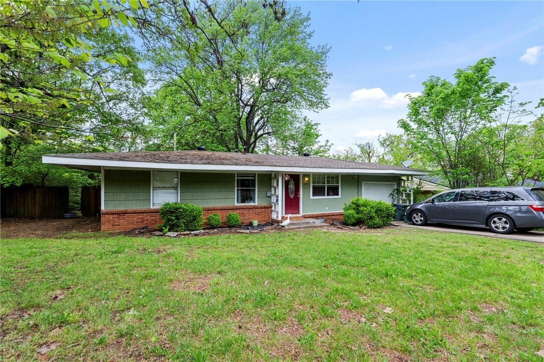 1231 N Oak Avenue  Fayetteville AR 72703 photo