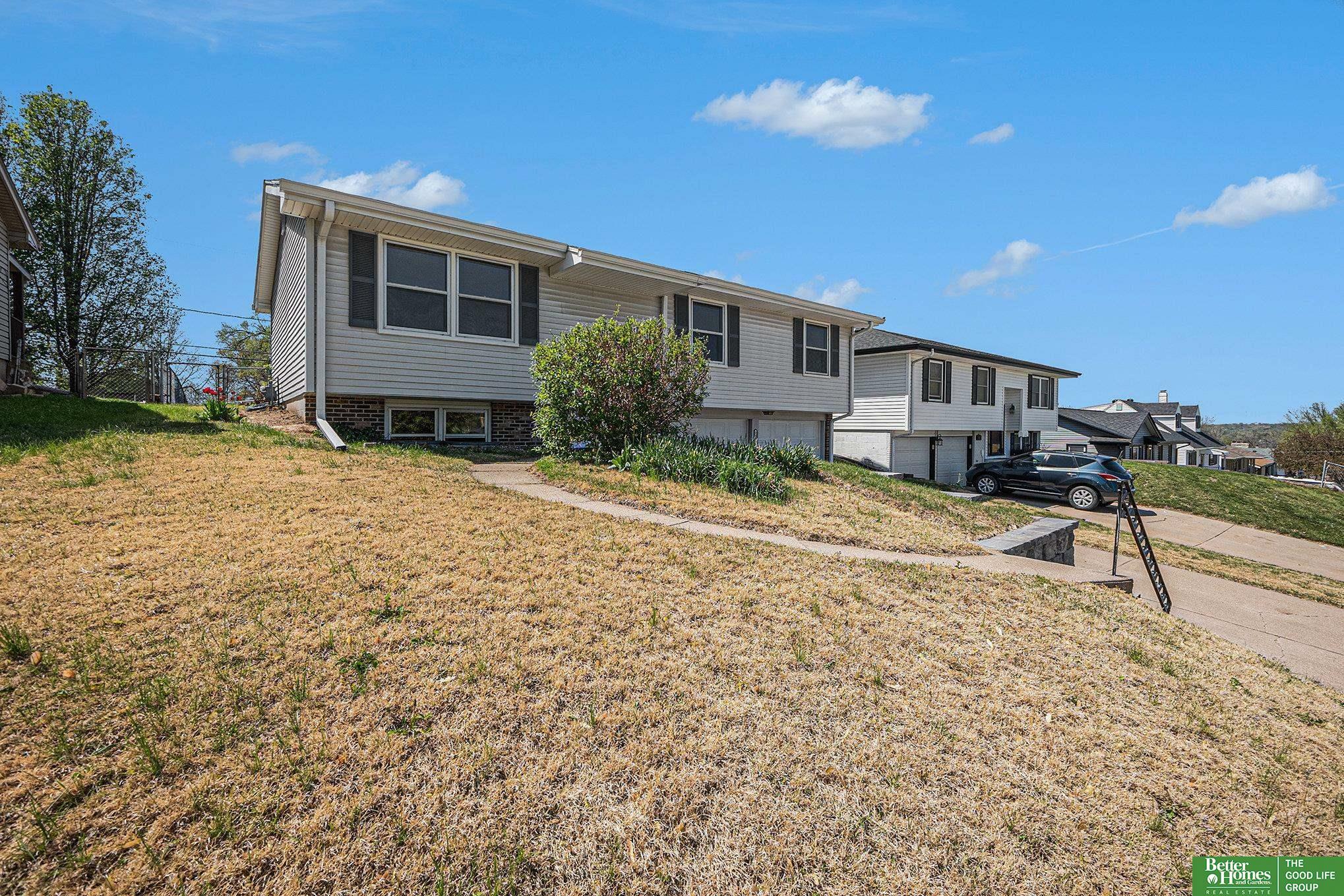 Property Photo: 2406 S 48 Avenue NE 68106