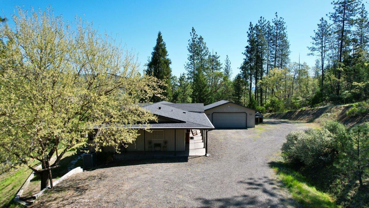 Property Photo: 626 D'Anconia Drive OR 97541