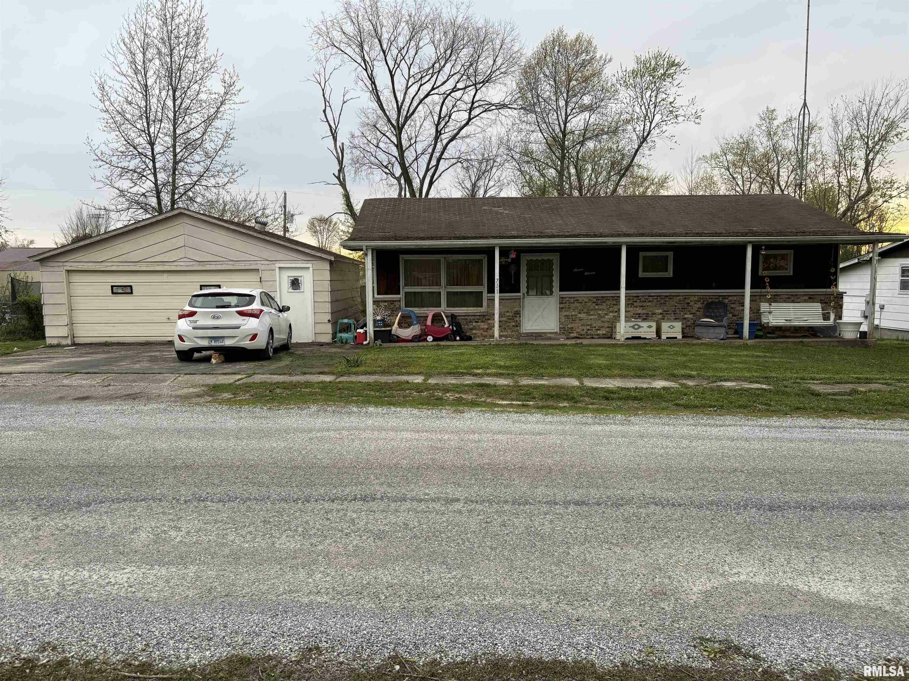 Property Photo: 711 N Adams Street IL 62896