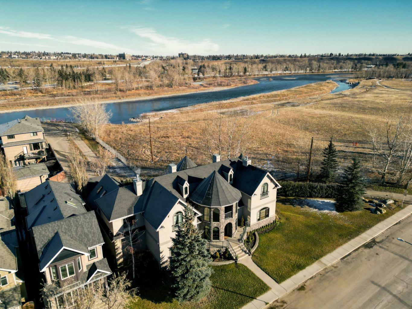 Property Photo: 2248 9 Avenue SE AB T2G 5P7