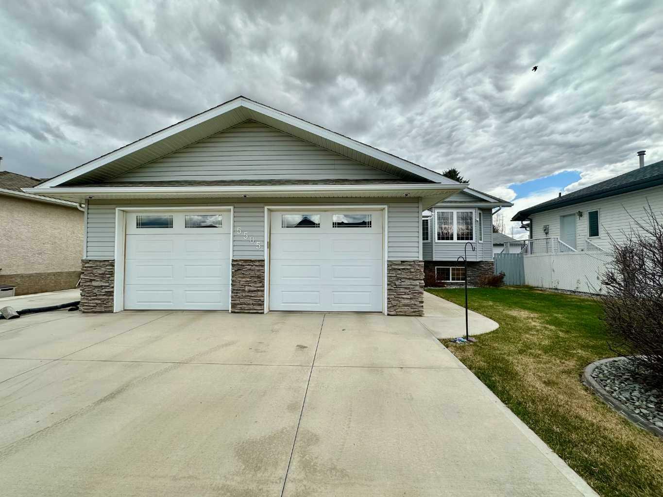 Property Photo: 5505 43A Street AB T0B 3S0