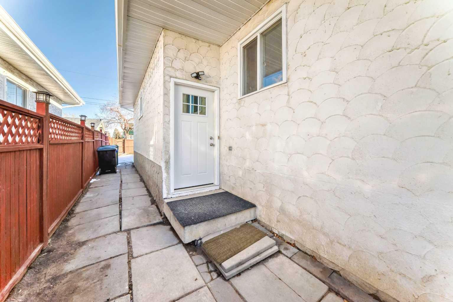 Property Photo: 2918 Doverville Crescent SE AB T2B 1T9