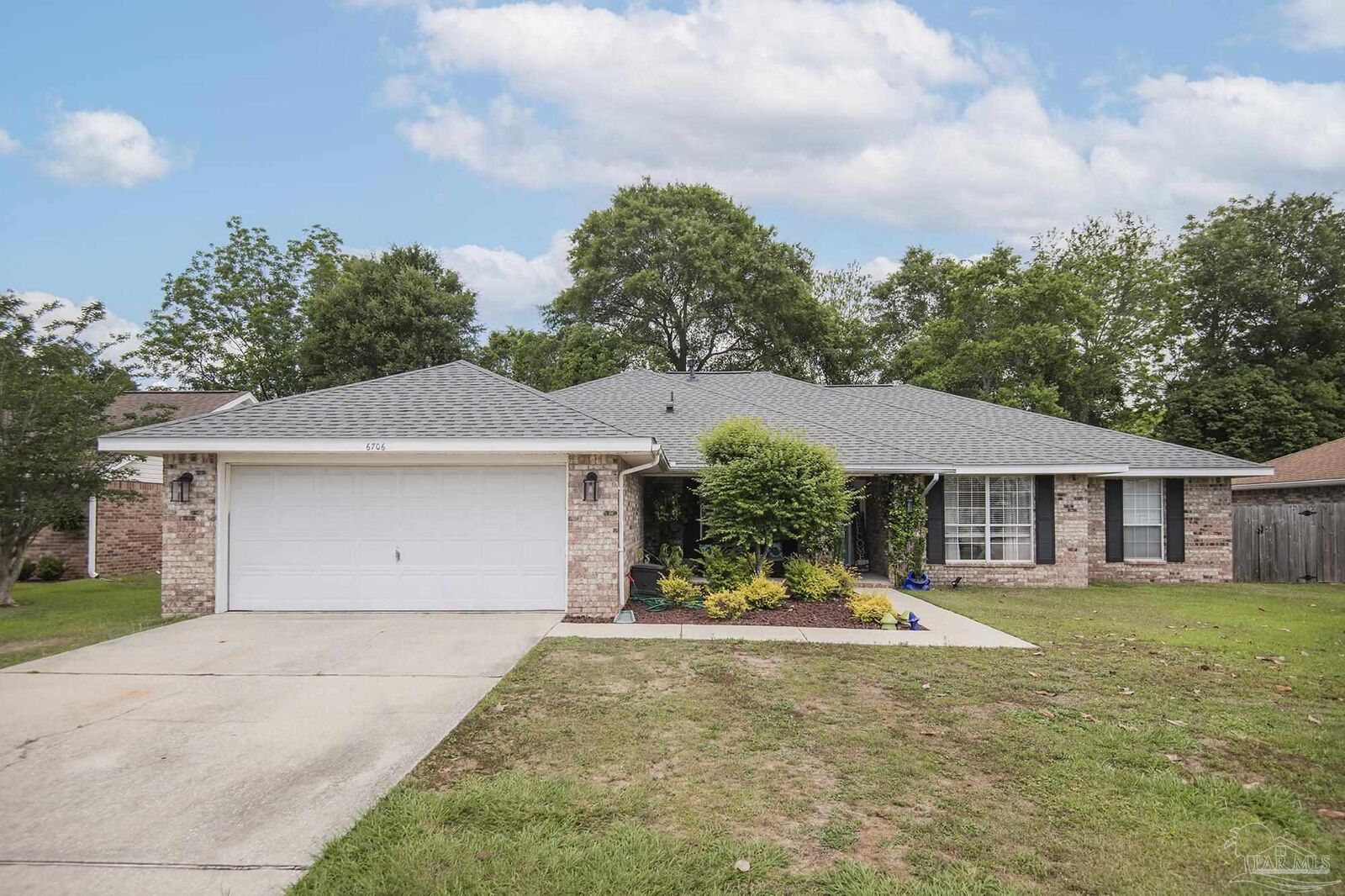 Property Photo: 6706 Fort Deposit Dr FL 32526