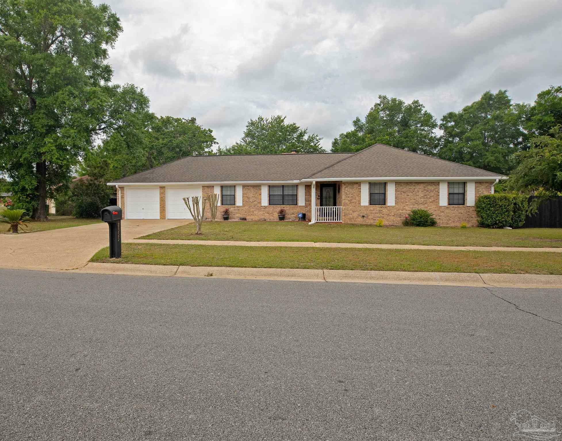 Property Photo: 8355 Strasburg Rd FL 32514
