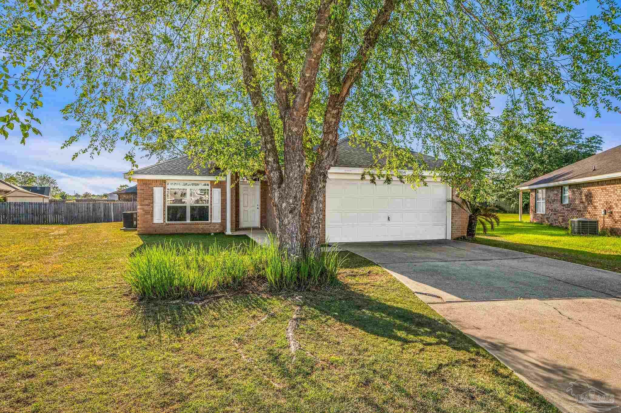Property Photo: 2454 Flintstone Dr FL 32533
