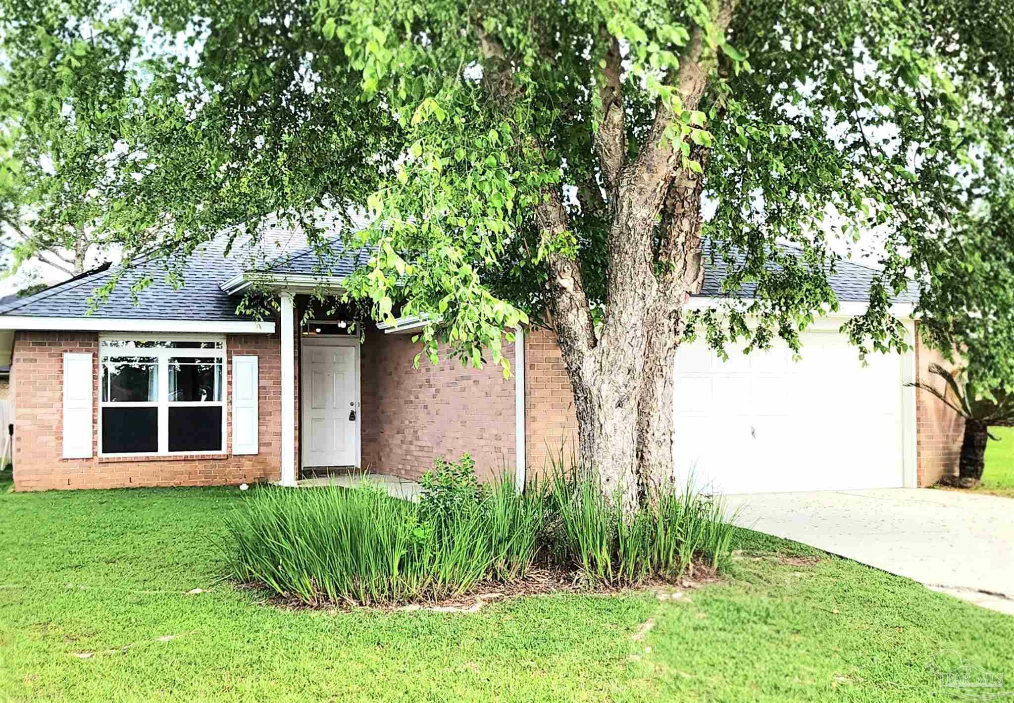 Property Photo:  2454 Flintstone Dr  FL 32533 