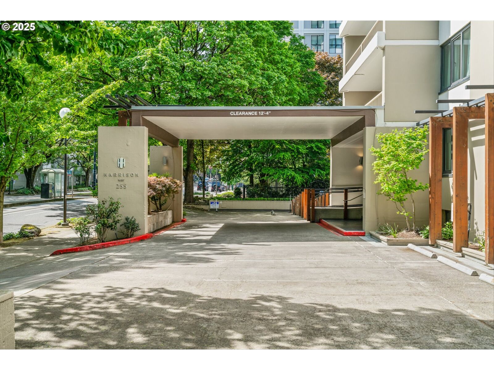 Property Photo:  255 SW Harrison St 7G  OR 97201 