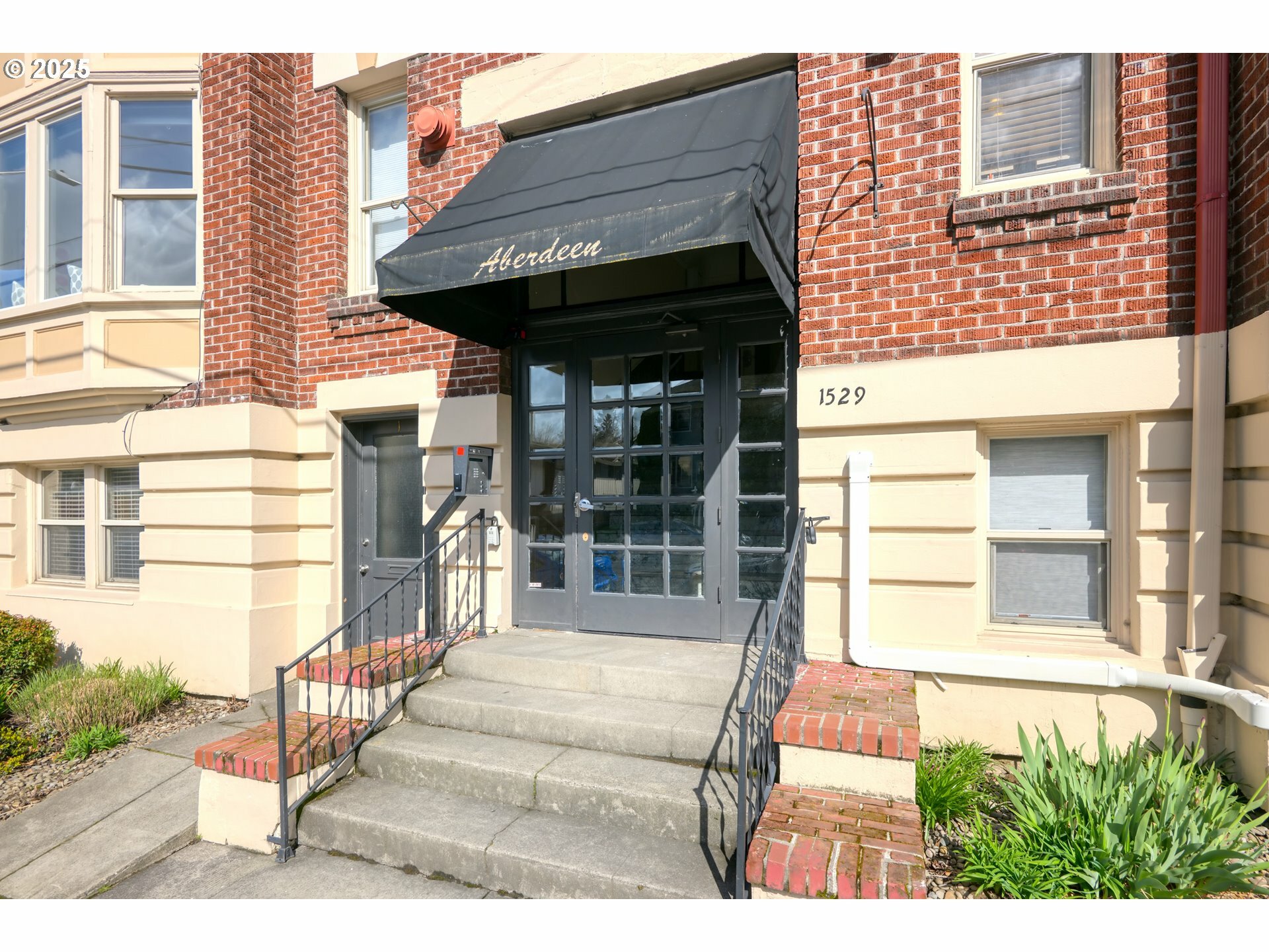 Property Photo: 1529 SE Hawthorne Blvd 204 OR 97214