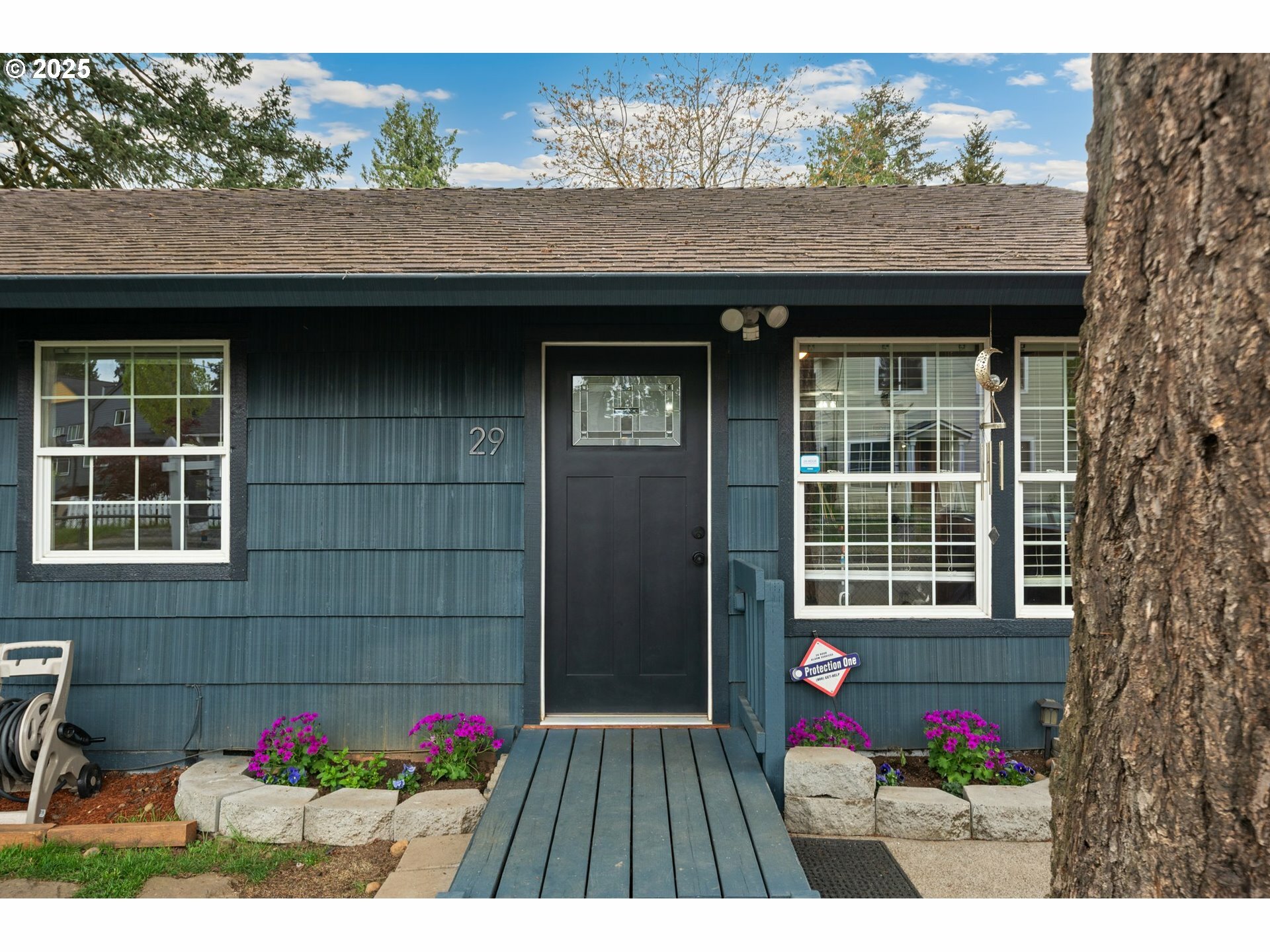 Property Photo: 29 SE 119th Ave OR 97216