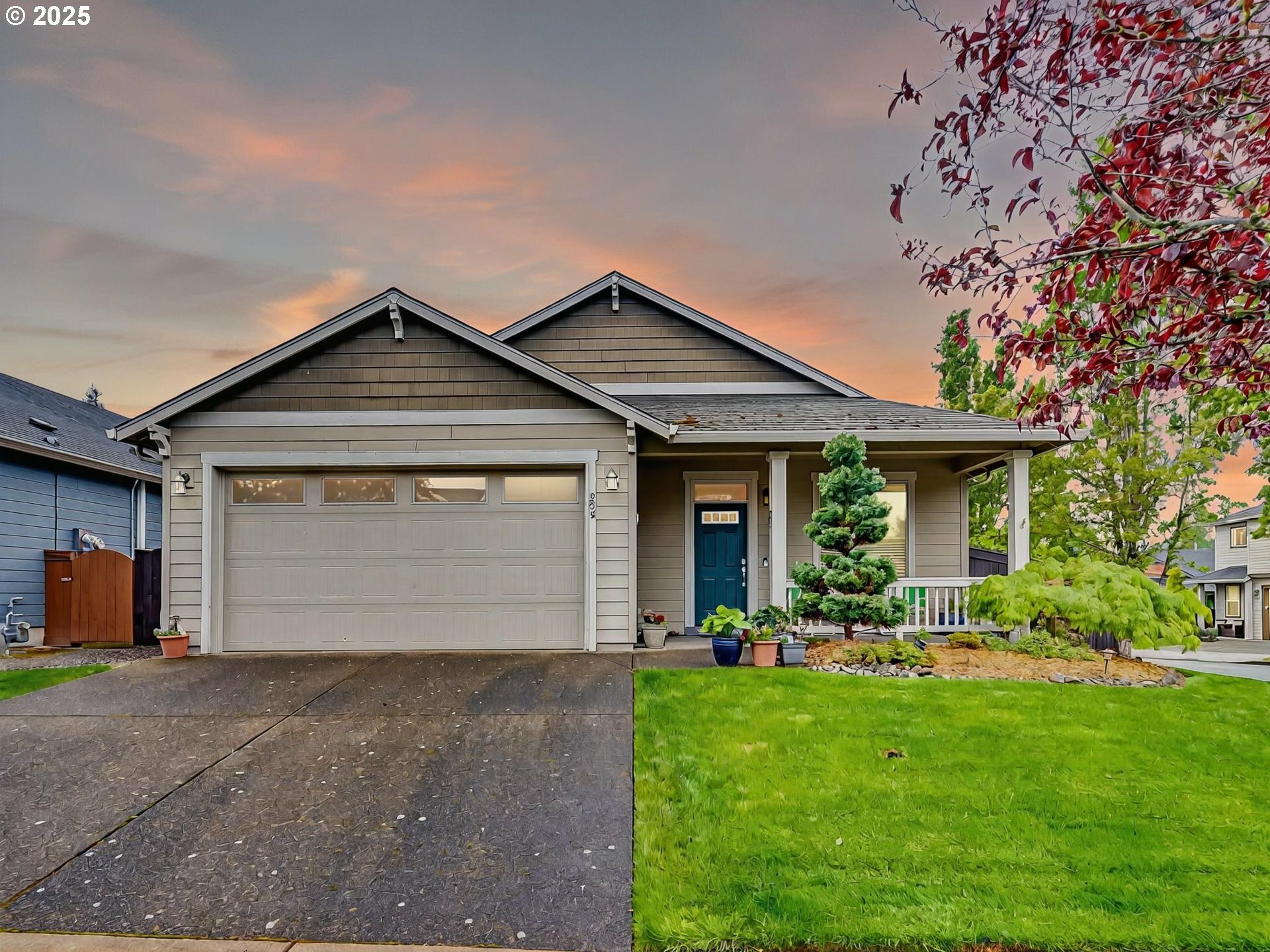 Property Photo: 209 N 38th Pl WA 98642